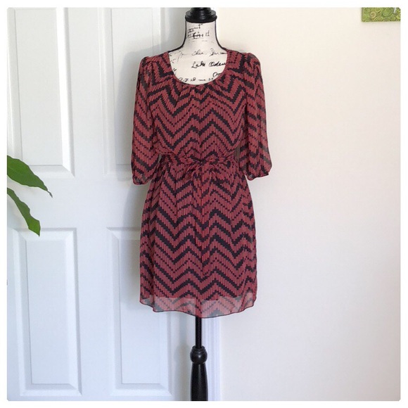 ❤️Lovely Chevron Pattern Dress, Cool Sleeves, Belt - Picture 2 of 8